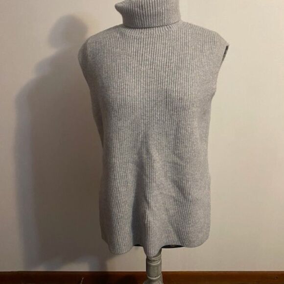 Ann Taylor Gray rib Knit turtleneck sweater vest, size M - Picture 2 of 4